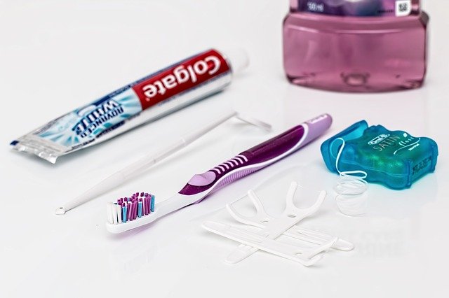 Dentifrice, brosse à dents, fil dentaire